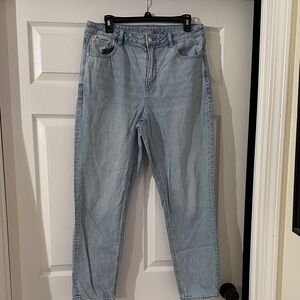 American Eagle Outfitters Light Wash Mom Jeans
